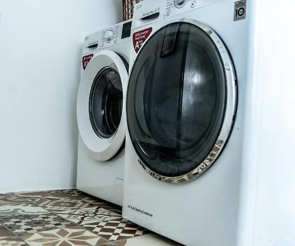 Center, 200 Meters To Marina, Walk To Everything, Private Yard And Garden 펜션 *