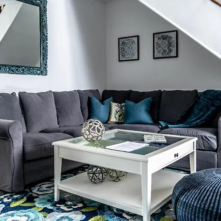 Vakantiehuis Center, 200 Meters To Marina, Walk To Everything, Private Yard And Garden Ponta Delgada